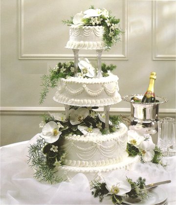 Esküvői torta élővirág díszekkel