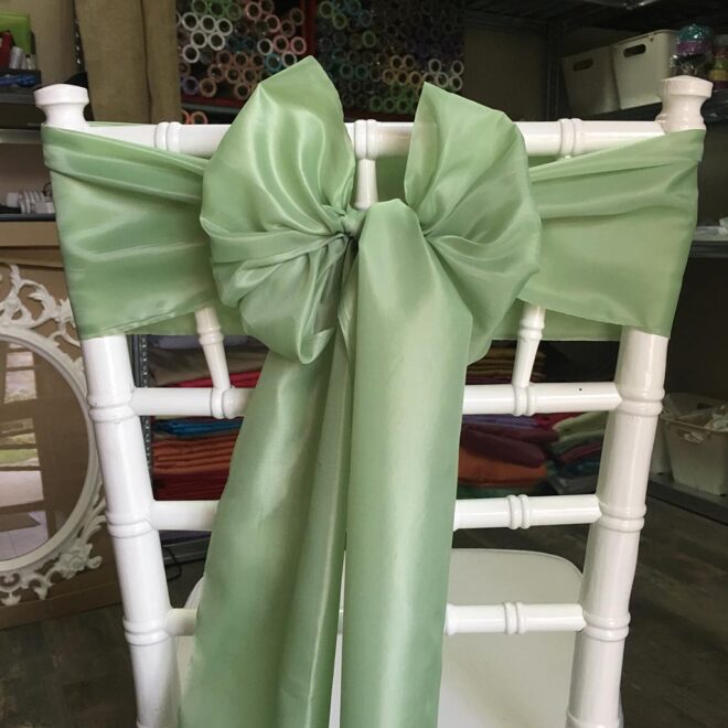 Vintage zöld színű bérelhető selyem masni székszoknyához esküvőre