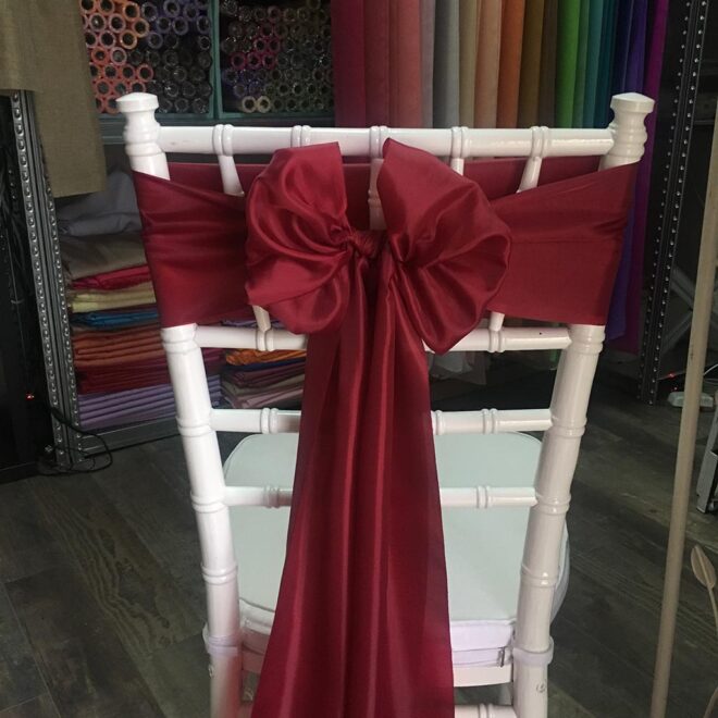 Bordó színű bérelhető selyem masni székszoknyához esküvőre
