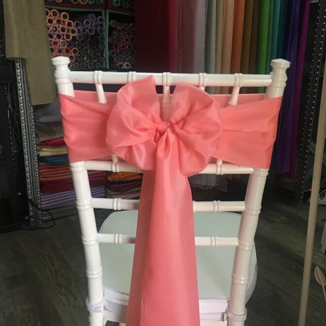 Korall színű bérelhető selyem masni székszoknyához esküvőre