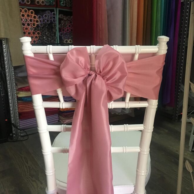 Mályva színű bérelhető selyem masni székszoknyához esküvőre