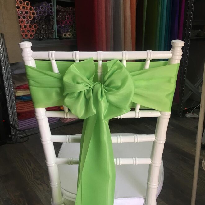 Lime zöld színű bérelhető selyem masni székszoknyához esküvőre
