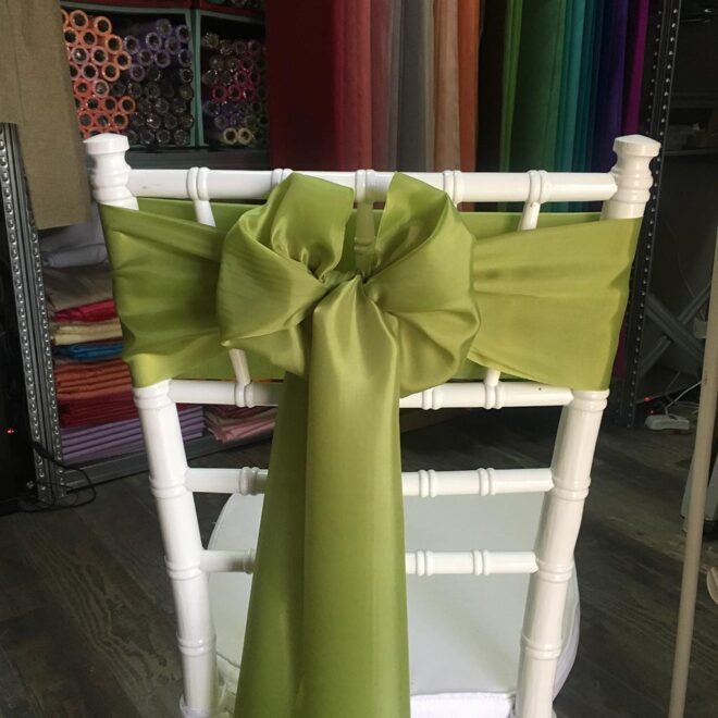 Zöld színű bérelhető selyem masni székszoknyához esküvőre
