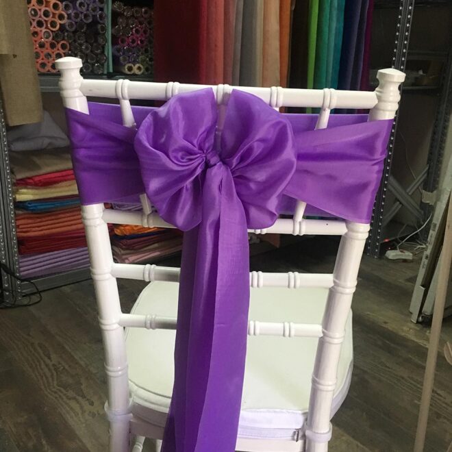 Orgona lila színű bérelhető selyem masni székszoknyához esküvőre