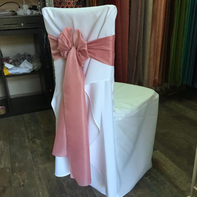 Rózsapúderszín színű selyem masni bérlés félig szabott fazonú székszoknyával