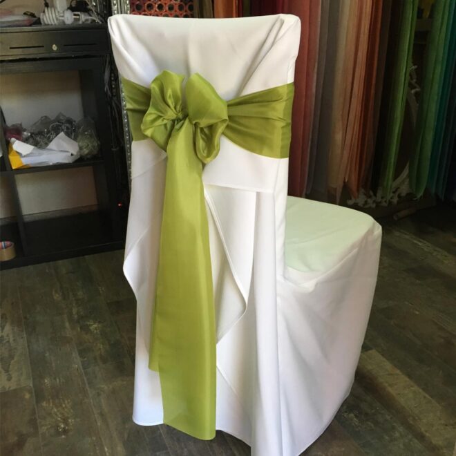 Zöld színű selyem masni bérlés félig szabott fazonú székszoknyával