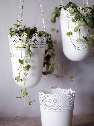 bérelhető felfüggeszthető csipkés virágtartó fehér színben