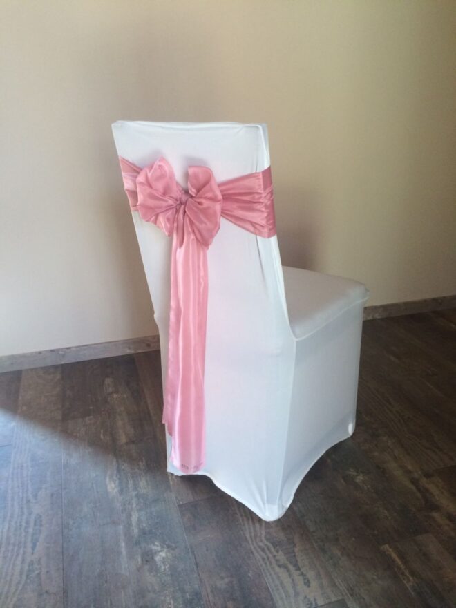 Bérelhető spandex székszoknya púder rózsaszín színű selyem masnival