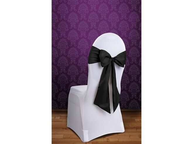 Fekete szatén-selyem masnival bérelhető fehér spandex székszoknyával