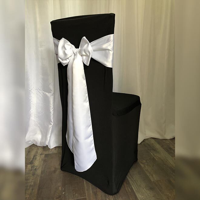 Fehér szatén-selyem masnival bérelhető fekete spandex székszoknyával