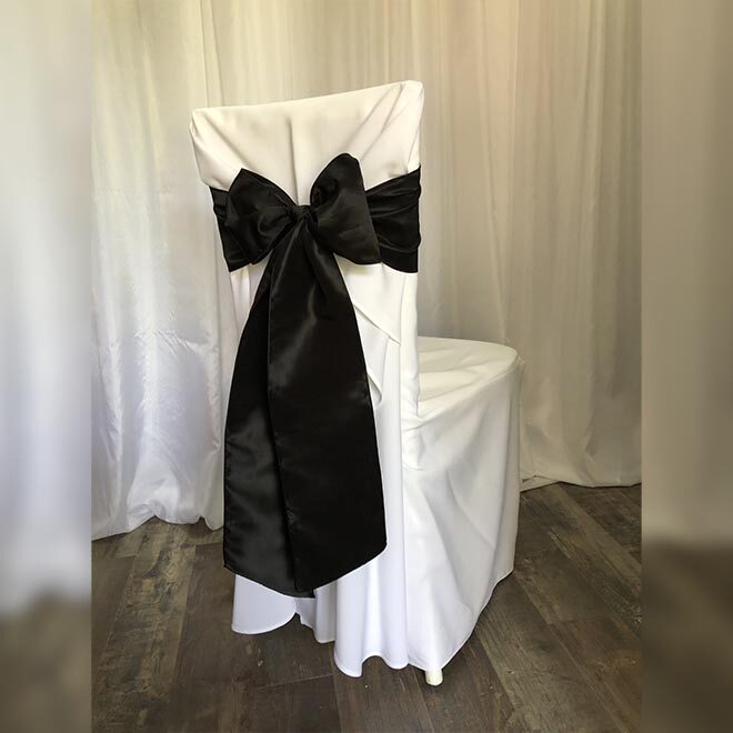 Fekete szatén-selyem masnival bérelhető félig szabott székszoknyával