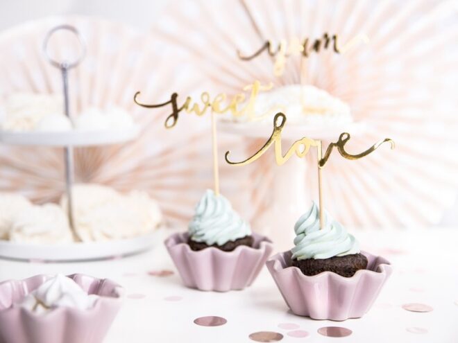 Cupcake, vagy tortadísz live, sweet és yum betűzhető felirat