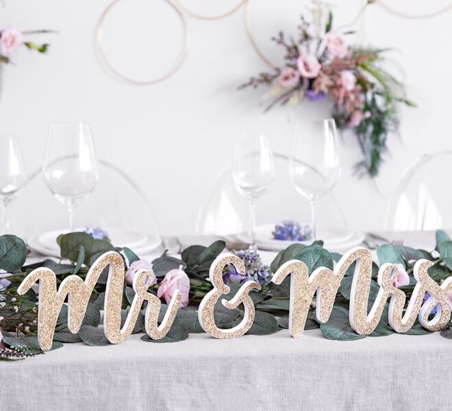 Asztalra helyezhető Mr & Mrs glitteres felirat