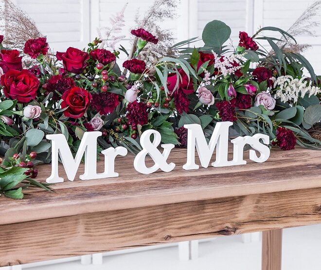 Asztalra helyezhető Mr & Mrs fehér felirat