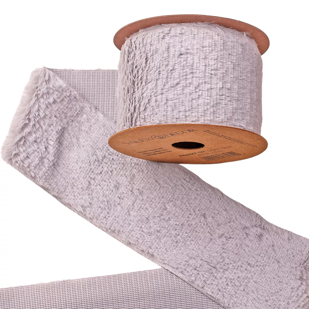 Szőrme szalag világos szürke színben 63mm x 2,75m Szőrme szalag világos szürke színben 63mm x 2,75m