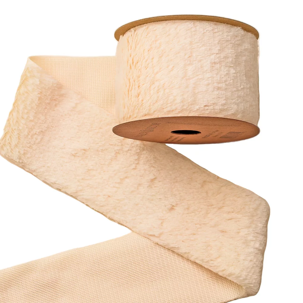 Szőrme szalag krém színben 63mm x 2,75m Szőrme szalag krém színben 63mm x 2,75m