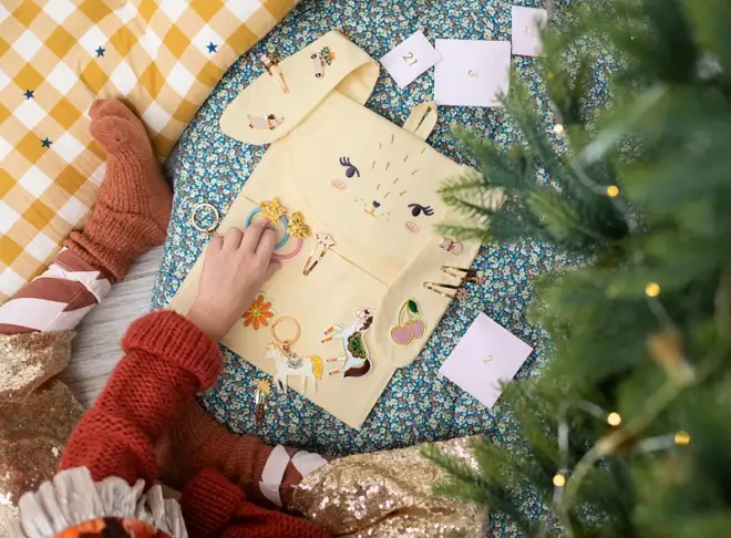 Adventi naptár piros zacskók
