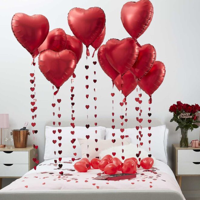 Piros valentin napi lufi szett szívecskés girlandokkal