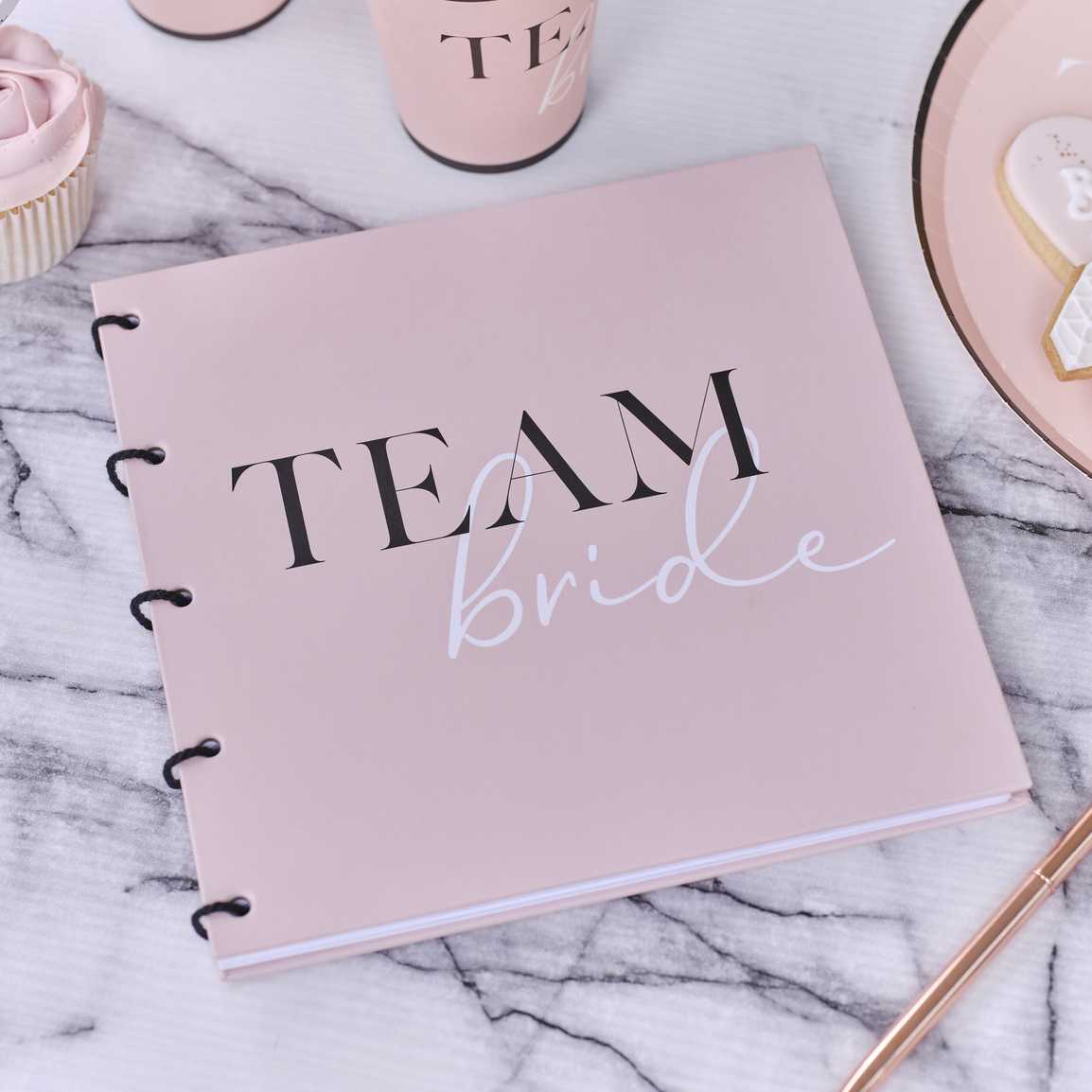 Spirálos rózsaszín team bride feliratos vendégkönyv lánbúcsúra