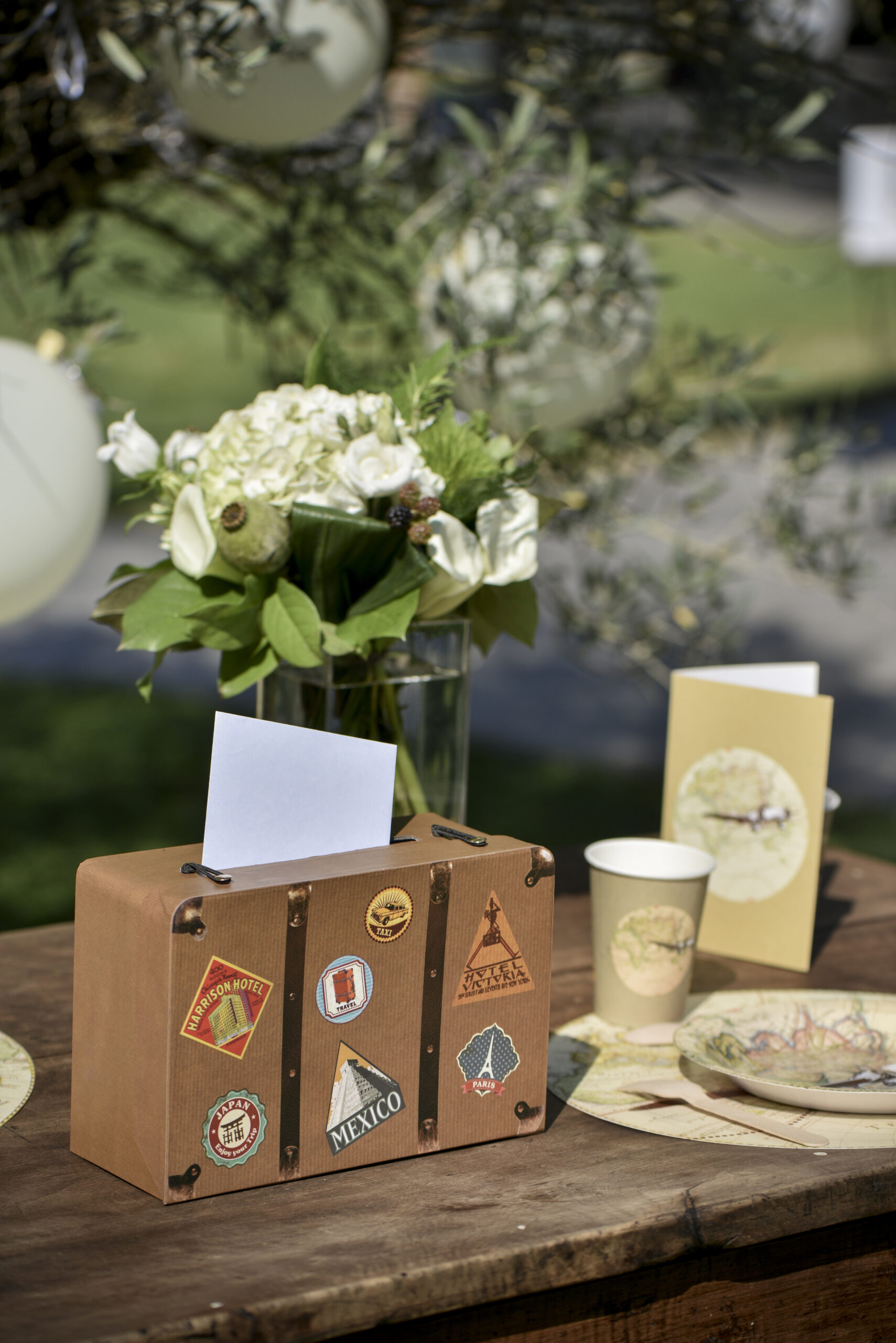 Bőrönd alakú pénzes doboz