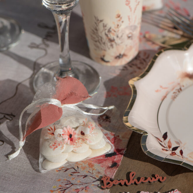 Virág mintás ekrü organza tasak